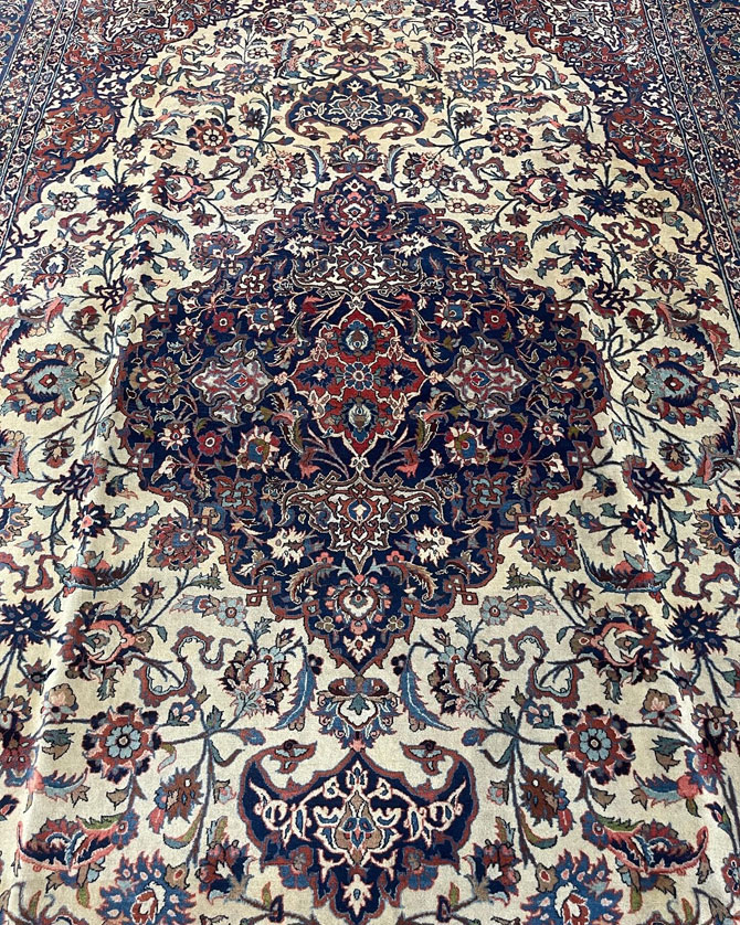 isfahan persian rug provided by hadi maktabi gallery