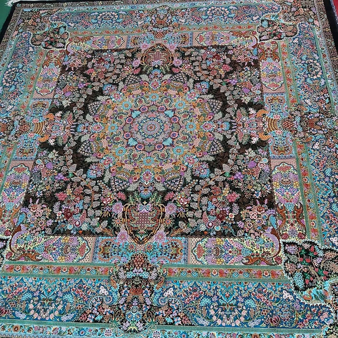 فرش دستباف عرضه شده توسط فرش ابریشم نجف زاده