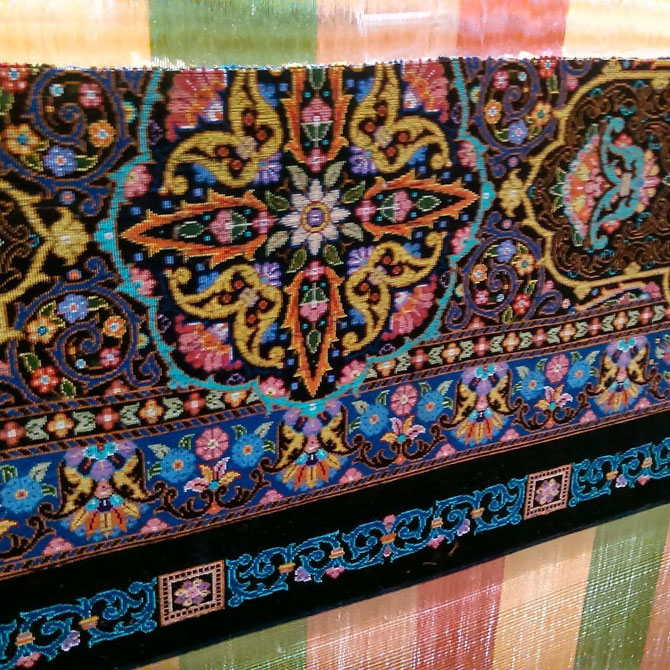 فرش دستباف عرضه شده توسط فرش ابریشم دستباف وحید کرامتیان