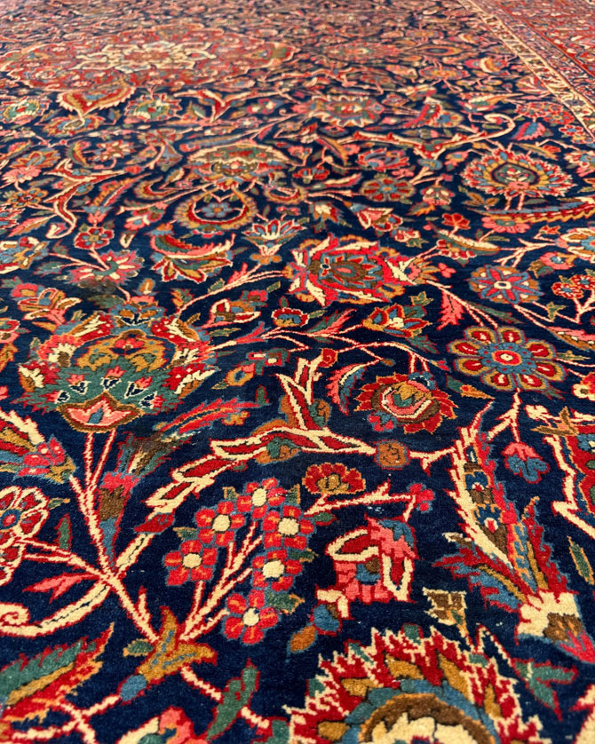 فرش دستباف عرضه شده توسط گالری هادی مکتبی