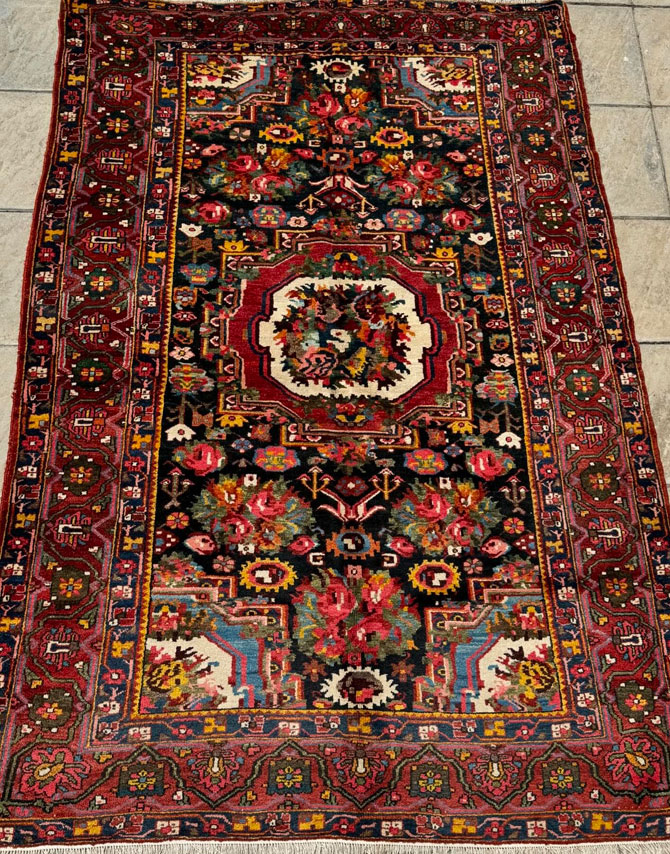 bakhtiari persian rug provided by hadi maktabi gallery